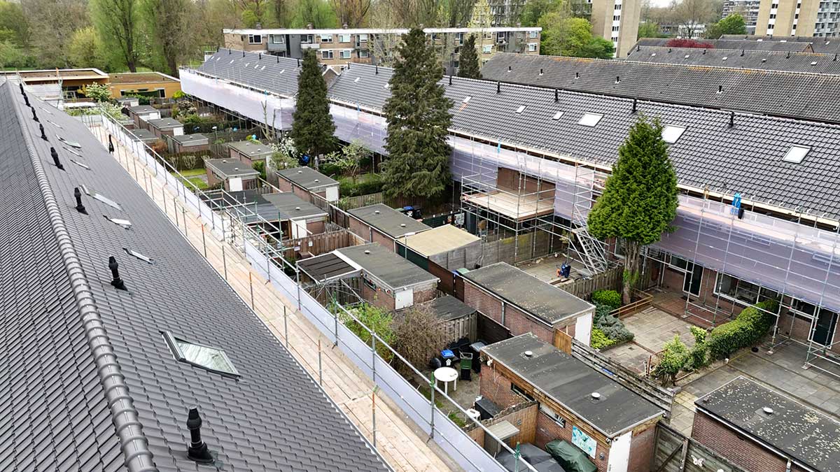VHV Vario dakpannen Dordrecht dakrenovatie wijk